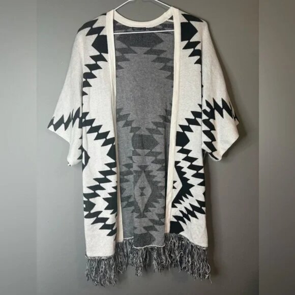 Dynamite size xs-s geometric Aztec fringed Monochrome Knit Sweater - Picture 1 of 5